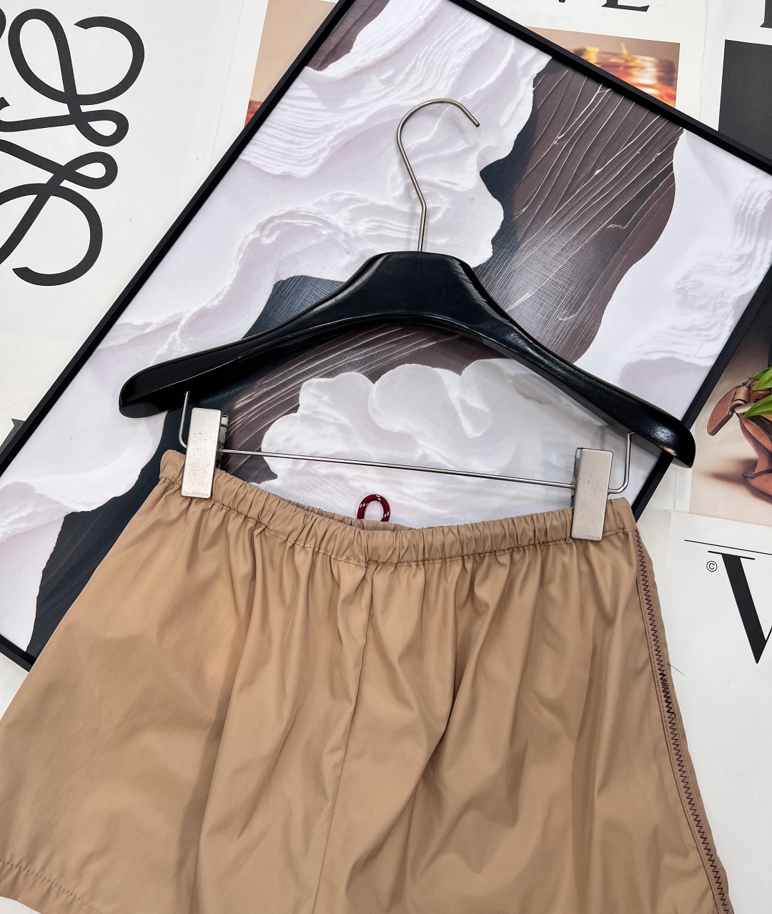 🆕MIU MIU 薄款尼龙字母防晒休闲短裤原版定制面料轻盈舒适透气质感超赞 经典连帽百搭版型减龄少女风 