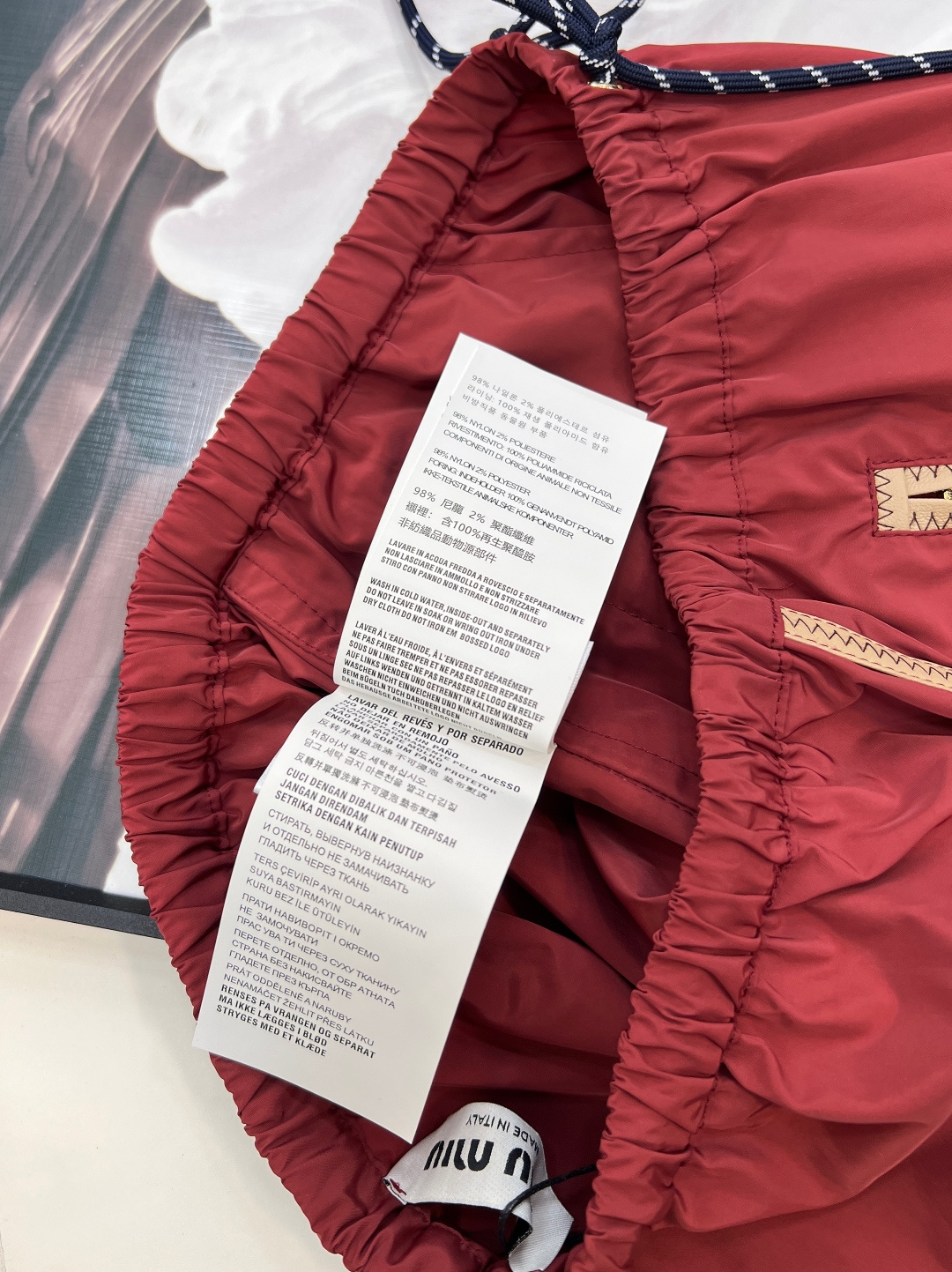 🆕MIU MIU 薄款尼龙字母防晒休闲短裤原版定制面料轻盈舒适透气质感超赞 经典连帽百搭版型减龄少女风 