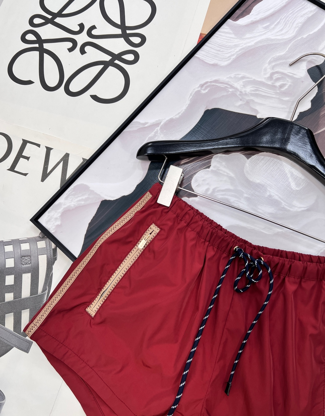 🆕MIU MIU 薄款尼龙字母防晒休闲短裤原版定制面料轻盈舒适透气质感超赞 经典连帽百搭版型减龄少女风 