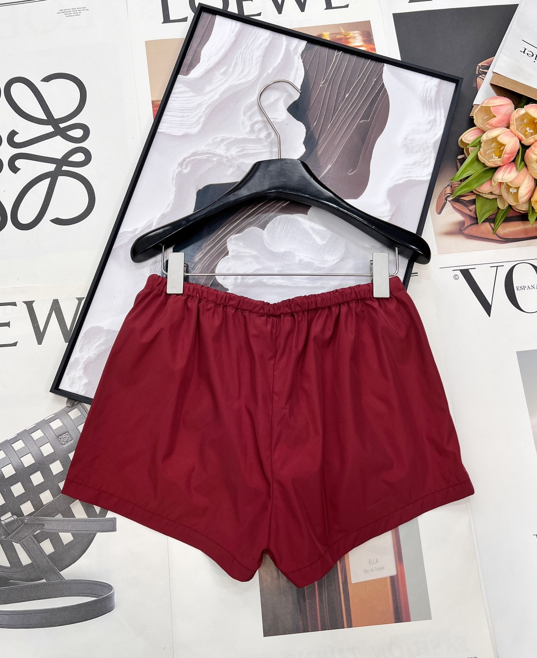 🆕MIU MIU 薄款尼龙字母防晒休闲短裤原版定制面料轻盈舒适透气质感超赞 经典连帽百搭版型减龄少女风 