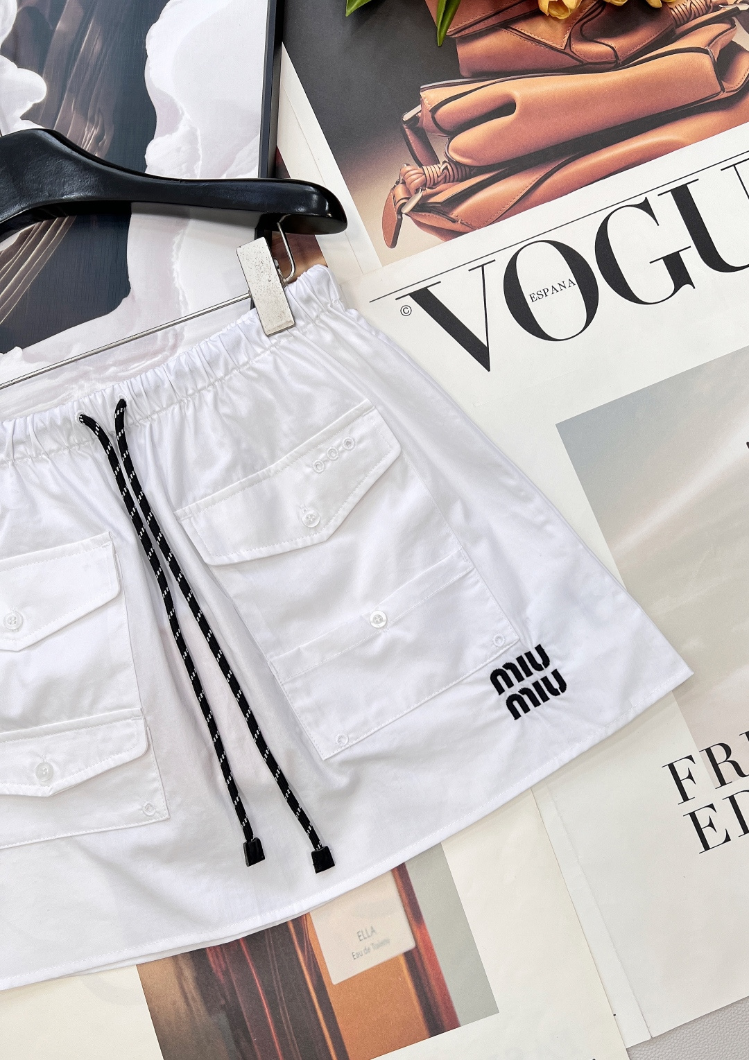 🆕MIU MIU26SS早春新款口袋工装迷你半身裙，谁懂啊！Miu Miu把工装少女感玩到了极致～▪️面