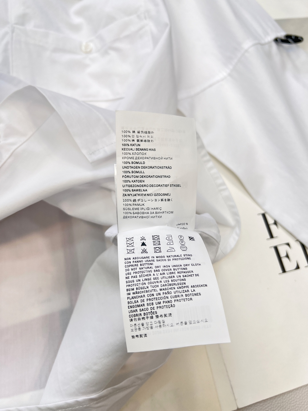 🆕2026SS早春新款Miu Miu口袋工装白衬衫，谁懂啊！Miu Miu把工装少女感玩到了极致～▪️面