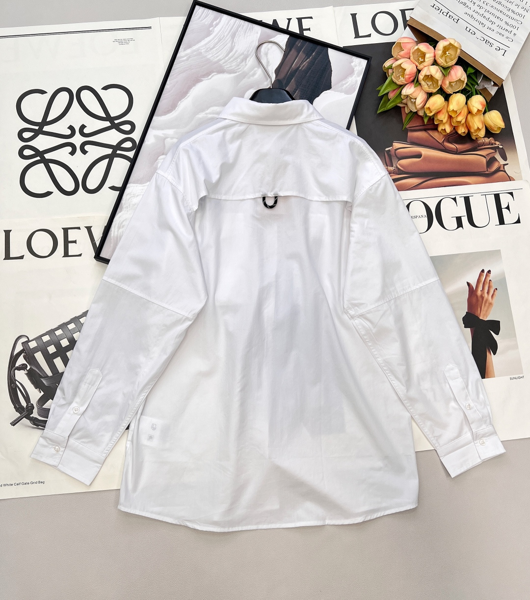 🆕2026SS早春新款Miu Miu口袋工装白衬衫，谁懂啊！Miu Miu把工装少女感玩到了极致～▪️面