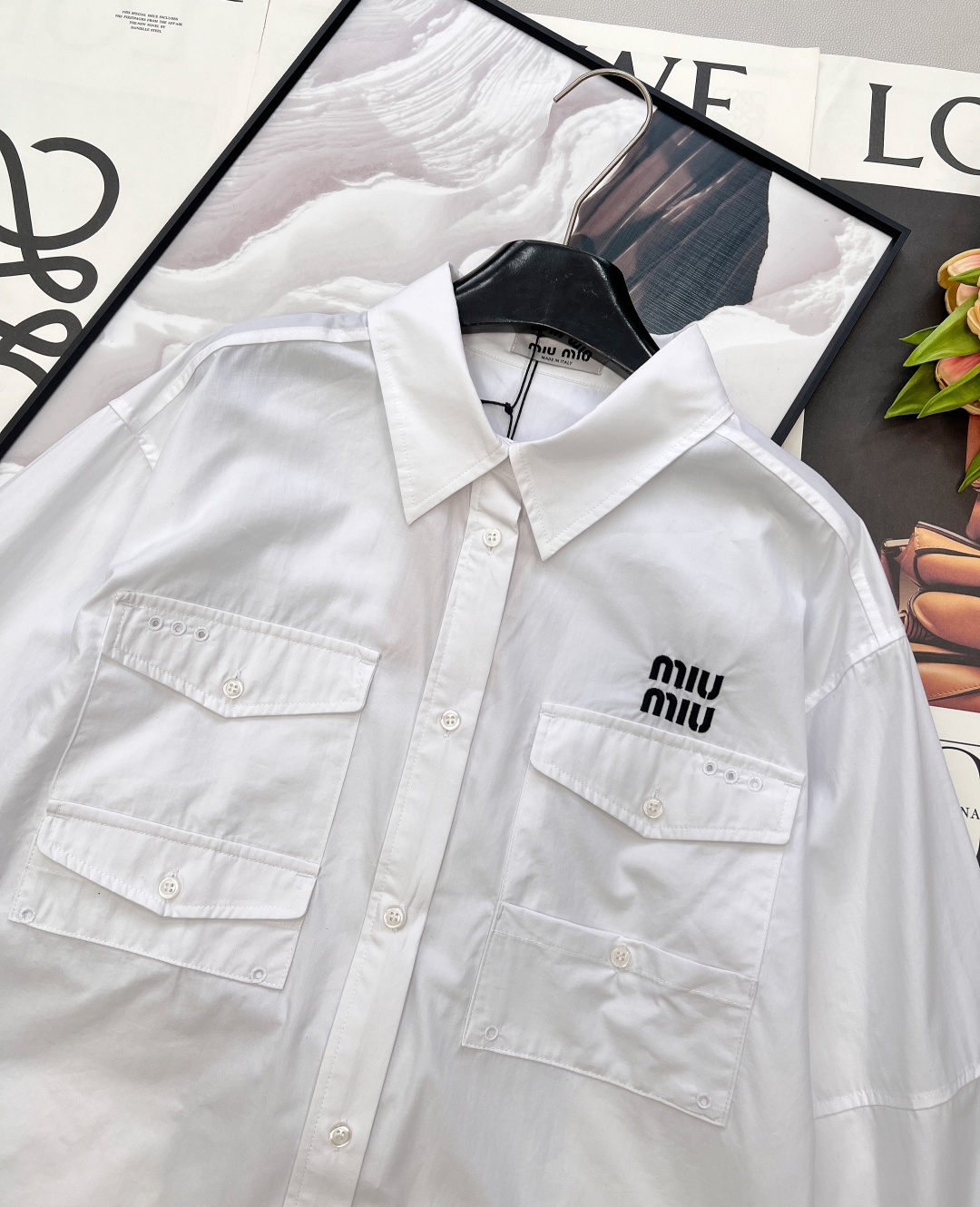 🆕2026SS早春新款Miu Miu口袋工装白衬衫，谁懂啊！Miu Miu把工装少女感玩到了极致～▪️面