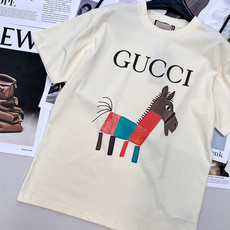 🆕 GUCCI 卡通小马印花短袖T恤,选用客供定制针织100%纯棉面打造,面料手感细腻,厚实有质感的纯棉 🆕 GUCCI 卡通小马印花短袖T恤,选用客供定制针织100%纯棉面打造,面料手感细腻,厚实有质感的纯棉