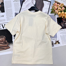 🆕 GUCCI 马戏团小马印花短袖T恤甄选定制100%精梳纯棉面料,高克重针织工艺造就厚实挺括的质感,触 🆕 GUCCI 马戏团小马印花短袖T恤甄选定制100%精梳纯棉面料,高克重针织工艺造就厚实挺括的质感,触