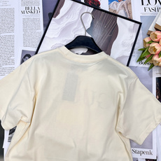 🆕 GUCCI 马戏团小马印花短袖T恤甄选定制100%精梳纯棉面料,高克重针织工艺造就厚实挺括的质感,触 🆕 GUCCI 马戏团小马印花短袖T恤甄选定制100%精梳纯棉面料,高克重针织工艺造就厚实挺括的质感,触