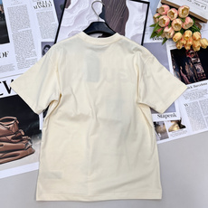 🆕 GUCCI 卡通猫咪字母印花短袖T恤上身休闲时尚 奇幻般的图案 带来充满想象力的时尚体验!定织定染 🆕 GUCCI 卡通猫咪字母印花短袖T恤上身休闲时尚 奇幻般的图案 带来充满想象力的时尚体验!定织定染