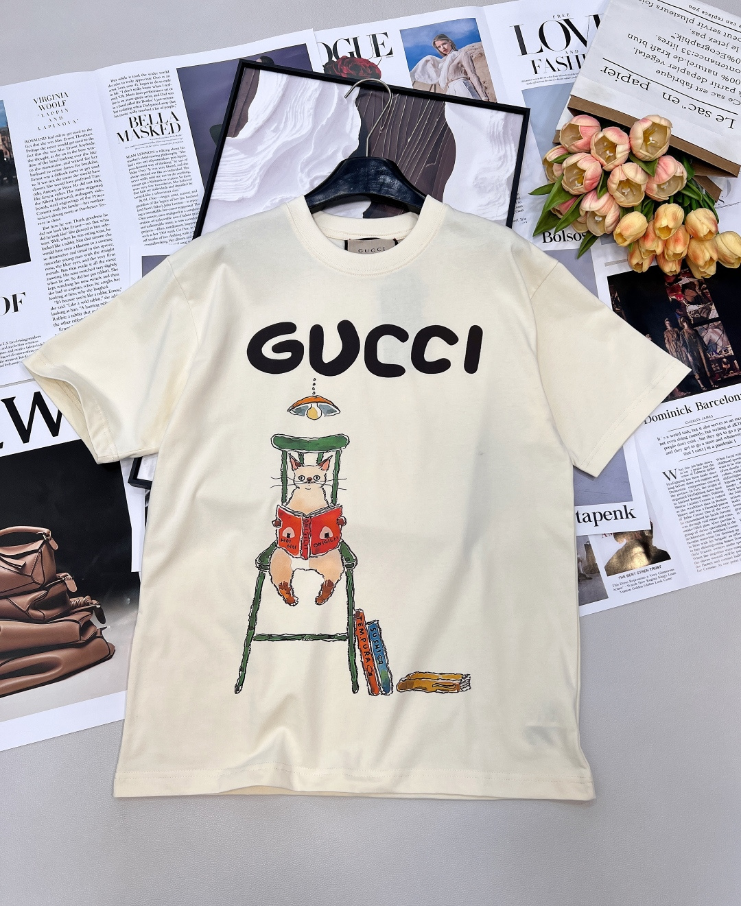 NO:739811,GUCCI cartoon cat letter printed short-sleeved T-shirt with casual and fashionable upper body. The fantasy-like pattern brings an imaginative fashion experience!  Custom-woven and dyed fabrics feel soft and smooth, and the upper body is skin-friendly and comfortable!  !  Cute crit, the best item of the year. The upper body is super cute and good-looking. It is not only suitable for daily wear, but can also easily create a trendy look!  I am irresistible to cartoon graffiti with bright colors and high saturation, which directly touch the soul. The vintage style is properly grasped. It is cute and cute. A must-have for reducing age!  All three standards are complete, and the goods will be shipped in large quantities!  Size sml code,,gucci,T-shirt,tees,t-shirt,19860909GUCCI 卡通猫咪字母印花短袖T恤 上身休闲时尚 奇幻般的图案 带来充满想象力的时尚体验！定织定染面料 手感柔软顺滑 上身亲肤舒适！！可爱暴击 年度最佳单品 上身超可爱超好看 不仅适合日常穿搭 还能轻松打造出潮流look！对色彩鲜艳饱和度高的卡通涂鸦毫无抵抗力,直击灵魂 vintage风妥妥拿捏 又萌又可爱 减龄必备！三标齐全,大货出！ 尺码sml 编码,,gucci,T-shirt,tees，t-shirt,,Women's clothing