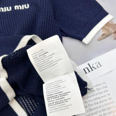 🆕 Miu Miu 26SS早春新款镂空针织短袖 | 甜妹学院风,把少女感穿在身上当复古学院风遇上镂空针 🆕 Miu Miu 26SS早春新款镂空针织短袖 | 甜妹学院风,把少女感穿在身上当复古学院风遇上镂空针