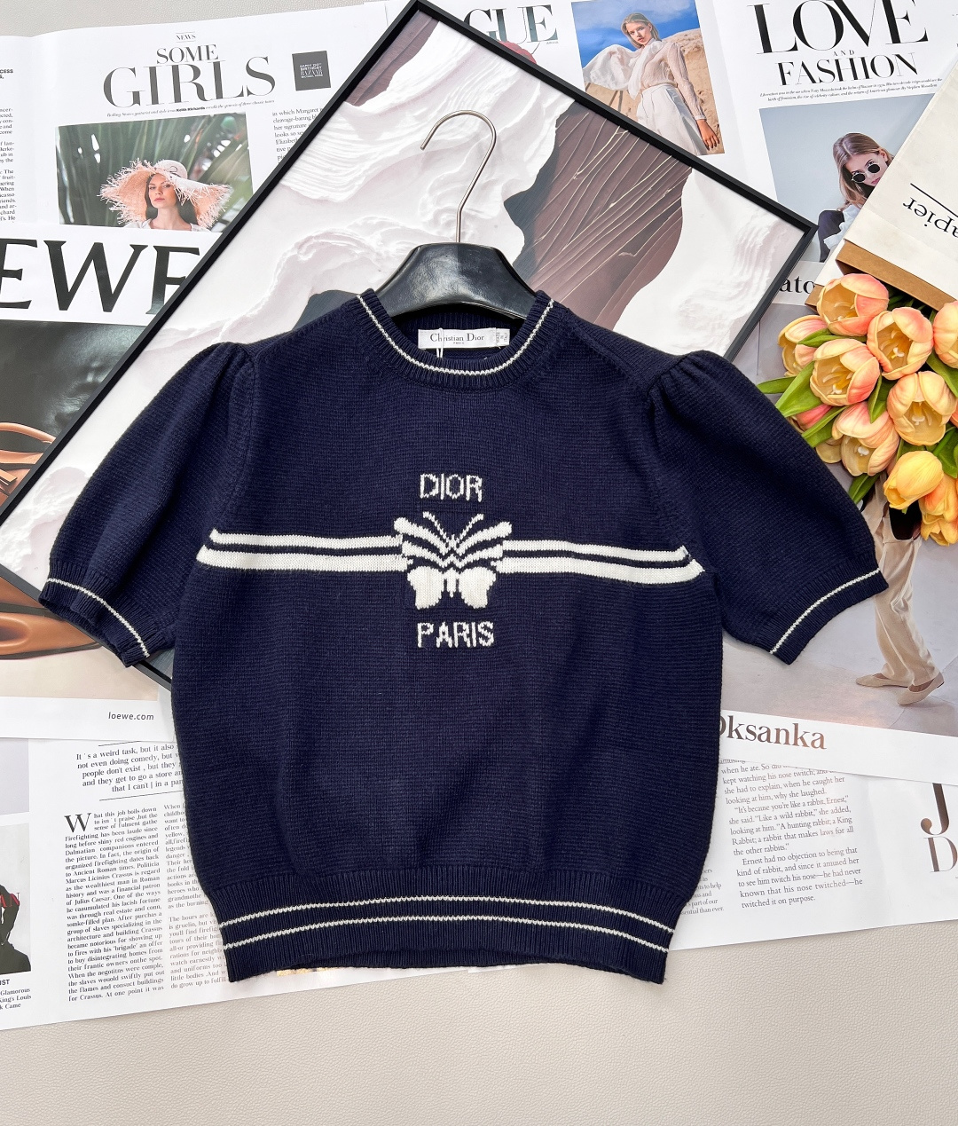 NO:740820,DIOR butterfly jacquard wool sweater, classic design, with jacquard elements of letters and butterflies, it is the perfect combination of fashion and elegance!  The fabric is super comfortable. The soft knitted material is skin-friendly and breathable, making it super comfortable to wear. The short-sleeved design is suitable for the current season, and it is neither too hot nor too cold. It is simply a must-have item for early spring!  The butterfly pattern is presented with delicate jacquard craftsmanship and paired with soft wool fabric. The upper body effect is elegant and flexible, showing women's femininity and confidence. The butterfly jacquard design is inspired by the fusion of nature and art, and matched with Dior's iconic tailoring, the overall shape is both classic and artistic, suitable for women who pursue a unique style. Whether paired with a skirt or high-waisted pants, this short-sleeved shirt can be easily controlled and is suitable for daily commuting, dating or banquets. Complete with three standards and two colors!  Size sml, dior, skirts, T-shirt,19860909DIOR 蝴蝶提花羊毛针织衫,经典设计,搭配上字母和蝴蝶的提花元素,简直是时尚与优雅的完美结合！ 面料超级舒服,柔软的针织材质亲肤又透气,穿在身上超级自在.短袖的设计适合现在的季节,既不会太热也不会太冷,简直是早春穿搭的必备单品！ 以细腻的提花工艺呈现蝴蝶图案,搭配柔软羊毛面料,上身效果优雅灵动,展现女性柔美与自信. 蝴蝶提花设计灵感源于自然与艺术的融合,搭配Dior标志性剪裁,整体造型既经典又充满艺术感,适合追求独特风格的女性. 无论是搭配半身裙还是高腰裤,这款短袖都能轻松驾驭,适合日常通勤、约会或宴会等多种场合.三标齐全,两色出！ 尺码sml 编,,dior,skirts,T-shirt,,Women's clothing