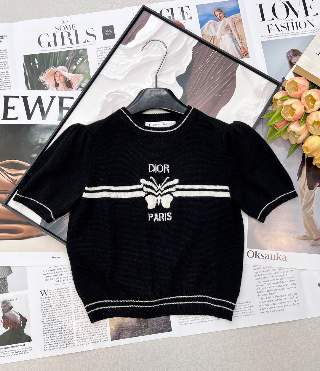 NO:740816,DIOR butterfly jacquard wool sweater, classic design, with jacquard elements of letters and butterflies, it is the perfect combination of fashion and elegance!  The fabric is super comfortable. The soft knitted material is skin-friendly and breathable, making it super comfortable to wear. The short-sleeved design is suitable for the current season, and it is neither too hot nor too cold. It is simply a must-have item for early spring!  The butterfly pattern is presented with delicate jacquard craftsmanship and paired with soft wool fabric. The upper body effect is elegant and flexible, showing women's femininity and confidence. The butterfly jacquard design is inspired by the fusion of nature and art, and matched with Dior's iconic tailoring, the overall shape is both classic and artistic, suitable for women who pursue a unique style. Whether paired with a skirt or high-waisted pants, this short-sleeved shirt can be easily controlled and is suitable for daily commuting, dating or banquets. Complete with three standards and two colors!  Size sml code,,dior,skirts,T-shirt,19860909DIOR 蝴蝶提花羊毛针织衫,经典设计,搭配上字母和蝴蝶的提花元素,简直是时尚与优雅的完美结合！ 面料超级舒服,柔软的针织材质亲肤又透气,穿在身上超级自在.短袖的设计适合现在的季节,既不会太热也不会太冷,简直是早春穿搭的必备单品！ 以细腻的提花工艺呈现蝴蝶图案,搭配柔软羊毛面料,上身效果优雅灵动,展现女性柔美与自信. 蝴蝶提花设计灵感源于自然与艺术的融合,搭配Dior标志性剪裁,整体造型既经典又充满艺术感,适合追求独特风格的女性. 无论是搭配半身裙还是高腰裤,这款短袖都能轻松驾驭,适合日常通勤、约会或宴会等多种场合.三标齐全,两色出！ 尺码sml 编码,,dior,skirts,T-shirt,,Women's clothing