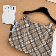 🆕Burberry经典格纹巴宝莉半裙,英伦复古与现代时尚的碰撞✨- 经典格纹:标志性驼色格纹交织出品牌百 🆕Burberry经典格纹巴宝莉半裙,英伦复古与现代时尚的碰撞✨- 经典格纹:标志性驼色格纹交织出品牌百