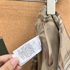 🆕Burberry经典格纹巴宝莉半裙,英伦复古与现代时尚的碰撞✨- 经典格纹:标志性驼色格纹交织出品牌百 🆕Burberry经典格纹巴宝莉半裙,英伦复古与现代时尚的碰撞✨- 经典格纹:标志性驼色格纹交织出品牌百