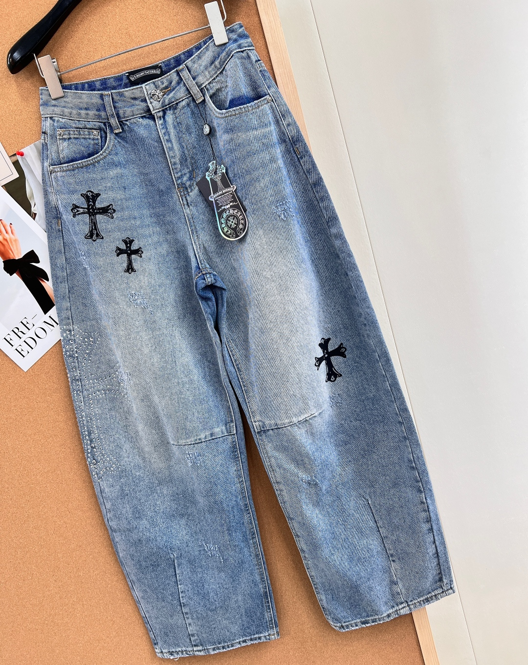 🆕Chrome hearts26SS早春新款克罗心风弯刀神裤，前后十字架涂鸦印花，自带高街气场侧边烫钻十