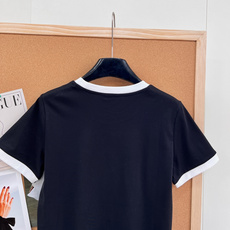 🆕 LOEWE 经典款简约logo刺绣撞色T恤定制的面料,柔软细腻 上手太舒服了!经典款真的是谁穿都美的 🆕 LOEWE 经典款简约logo刺绣撞色T恤定制的面料,柔软细腻 上手太舒服了!经典款真的是谁穿都美的