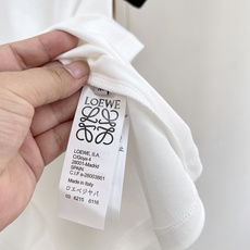 🆕 LOEWE 经典款简约logo刺绣撞色T恤定制的面料,柔软细腻 上手太舒服了!经典款真的是谁穿都美的 🆕 LOEWE 经典款简约logo刺绣撞色T恤定制的面料,柔软细腻 上手太舒服了!经典款真的是谁穿都美的