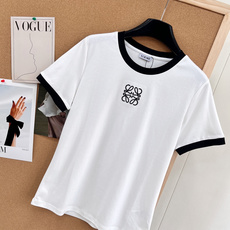 🆕 LOEWE 经典款简约logo刺绣撞色T恤定制的面料,柔软细腻 上手太舒服了!经典款真的是谁穿都美的 🆕 LOEWE 经典款简约logo刺绣撞色T恤定制的面料,柔软细腻 上手太舒服了!经典款真的是谁穿都美的