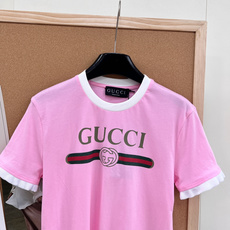 🆕GUCCI新款经典字母腰带印花拼色短袖T恤。- 经典标识:正面烫金GUCCI字母+红绿织带+双G互扣L 🆕GUCCI新款经典字母腰带印花拼色短袖T恤。- 经典标识:正面烫金GUCCI字母+红绿织带+双G互扣L