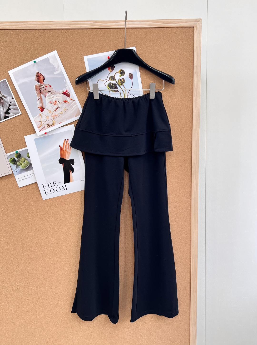 NO:749995,JORYA's 2026 new spring style fake two-piece bell-bottom trousers, with an eye-catching fake two-piece waist splicing, simplicity hides exquisite ingenuity, creating a fashionable effect of integrating pants and skirts. The high-waisted and widened version wraps the waist and abdomen, optimizing the body proportions; the boot-shaped pants modify the leg shape, showing straightness and length. The high-elastic fabric is comfortable and not tight, and has a full sense of drape. It also has a light and luxurious texture for daily wear, and is available in large quantities!  size sml code,,skirts,19860909JORYA 2026春季新款假两件设计感喇叭裤,一眼心动的假两件腰头拼接,简约中暗藏精致巧思,打造裤裙一体的时髦效果.高腰加宽版型包裹腰腹,优化身材比例；微喇裤型修饰腿型,显直显长.高弹面料舒适不紧绷,垂坠感十足,日常穿也自带轻奢质感,大货出！ 尺码sml 编码,,skirts,,Women's clothing