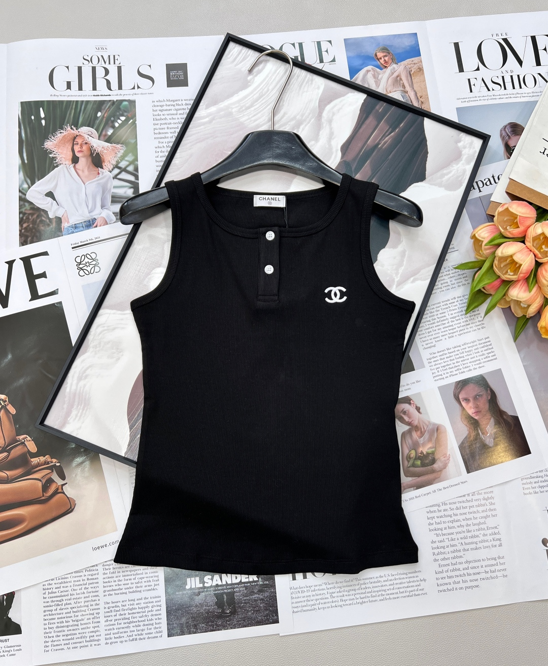 NO:749984,CHANEL26SS new spring and summer CHANEL antique letter embroidered vest, close your eyes and enter!  Customized antique letter embroidery, fine and even stitches, strong three-dimensional effect, high-end color matching without exaggeration, full restoration of details, and texture visible to the naked eye. High-elastic rib fabric, soft and skin-friendly, breathable and not stuffy, and will not deform after long-term wear; Slim-fitting slightly elastic version, modify the body shape, cover the breasts, slimming but not tight. Simple round neck + sleeveless tailoring, neat shoulders and neck; classic black and white two-color, versatile for daily use, commuting and leisure, high-end for both inner and outer wear.  The wiring is neat, the hemming is exquisite, the buttons are delicate in texture, the overall workmanship is in line with the standard counters, the high version is cost-effective, and the stock is shipped in seconds without waiting. Three standards are complete, and two colors are outstanding!  size sml code,,chanel,19860909CHANEL26SS春夏新款CHANEL古风字母刺绣背心,闭眼入！ 定制古风字母刺绣,针脚细密均匀、立体感强,配色高级不浮夸,细节还原度拉满,质感肉眼可见. 高弹罗纹面料,软糯亲肤、透气不闷,久穿不变形；修身微弹版型,修饰身形、遮副乳,显瘦不紧绷. 简约圆领+无袖剪裁,利落显肩颈；经典黑白双色,日常百搭、通勤休闲皆可,内搭外穿都高级. 走线工整、锁边精致,纽扣质感细腻,整体做工对标专柜,高版本高性价比,现货秒发不等待.三标齐全,两色出！ 尺码sml 编码,,chanel,,Women's clothing