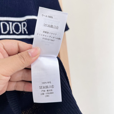 🆕Dior 26春夏新款五角星字母钩花针织短袖,解锁法式慵懒高级感。定制的羊毛针织纱线,圆领针织短袖,软 🆕Dior 26春夏新款五角星字母钩花针织短袖,解锁法式慵懒高级感。定制的羊毛针织纱线,圆领针织短袖,软