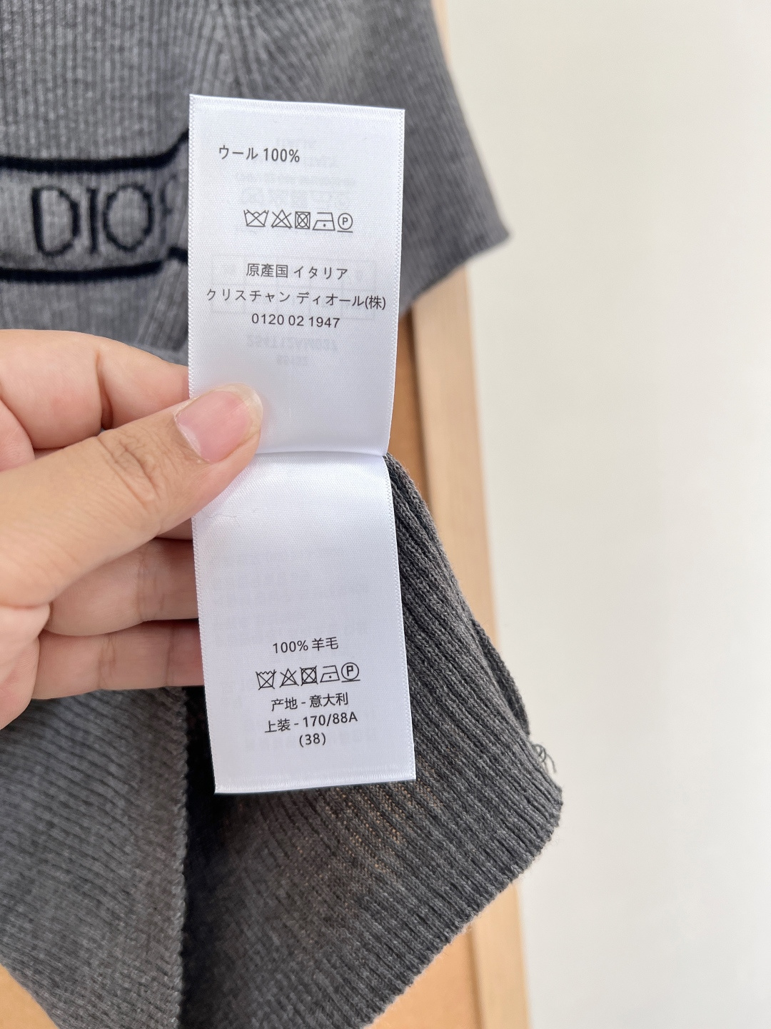 🆕Dior 26春夏新款五角星字母钩花针织短袖，解锁法式慵懒高级感。定制的羊毛针织纱线，圆领针织短袖，软