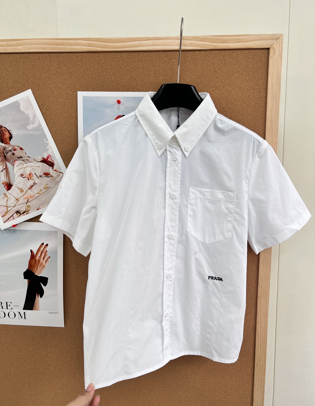 🆕Prada2026SS新款翻领短袖衬衫，定制YB斜纹全棉材质，质感细腻，穿搭舒适，短袖衬衫版型，上衣领