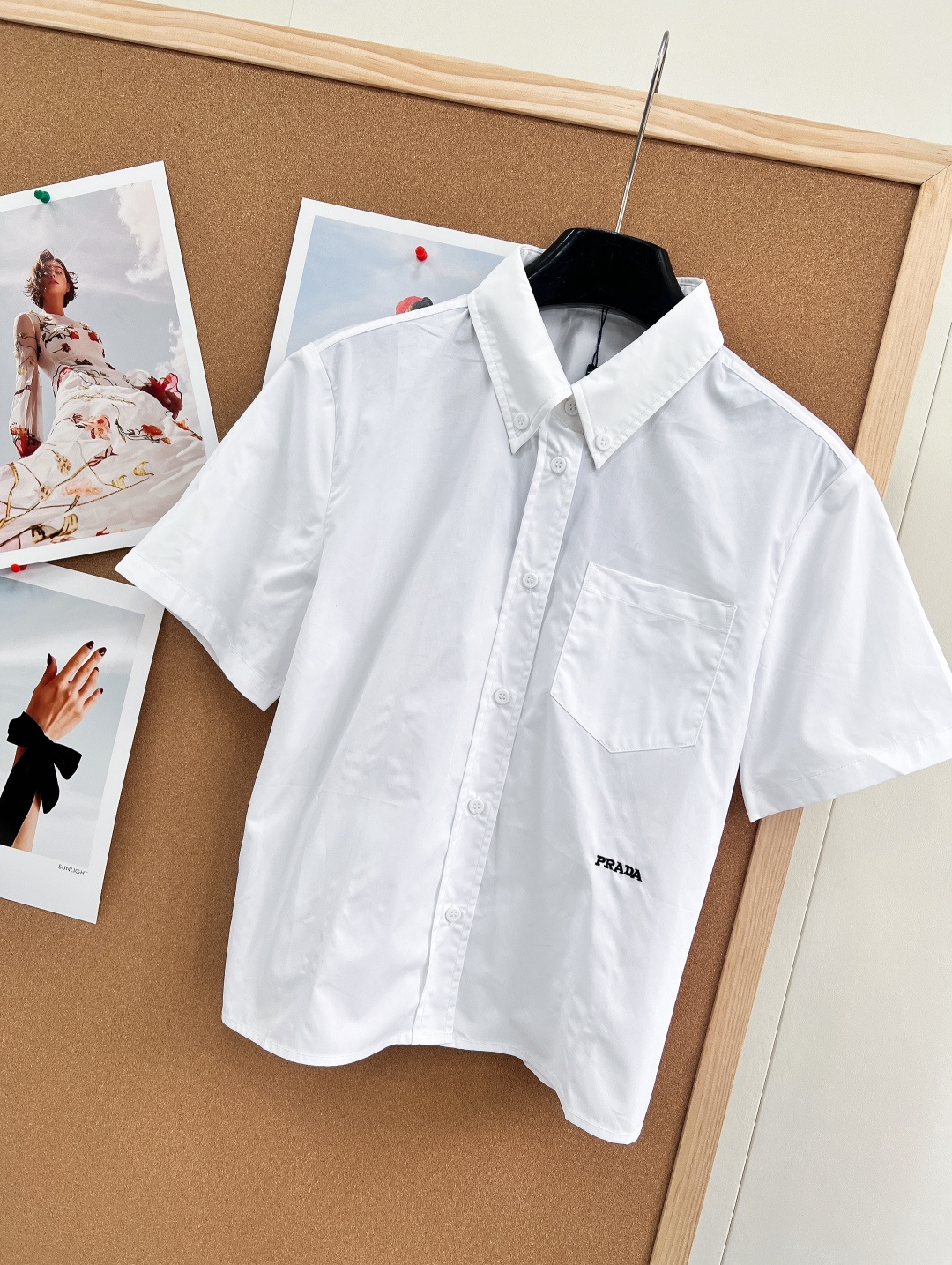 🆕Prada2026SS新款翻领短袖衬衫，定制YB斜纹全棉材质，质感细腻，穿搭舒适，短袖衬衫版型，上衣领