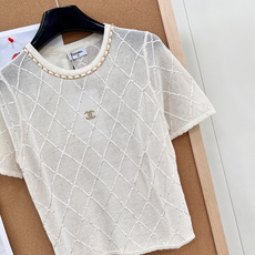 🆕CHANEL25夏季限定小香风亮片针织短袖,将经典法式优雅与夏日清爽感完美融合,简约版型暗藏奢雅细节, 🆕CHANEL25夏季限定小香风亮片针织短袖,将经典法式优雅与夏日清爽感完美融合,简约版型暗藏奢雅细节,