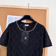🆕CHANEL25夏季限定小香风亮片针织短袖,将经典法式优雅与夏日清爽感完美融合,简约版型暗藏奢雅细节, 🆕CHANEL25夏季限定小香风亮片针织短袖,将经典法式优雅与夏日清爽感完美融合,简约版型暗藏奢雅细节,