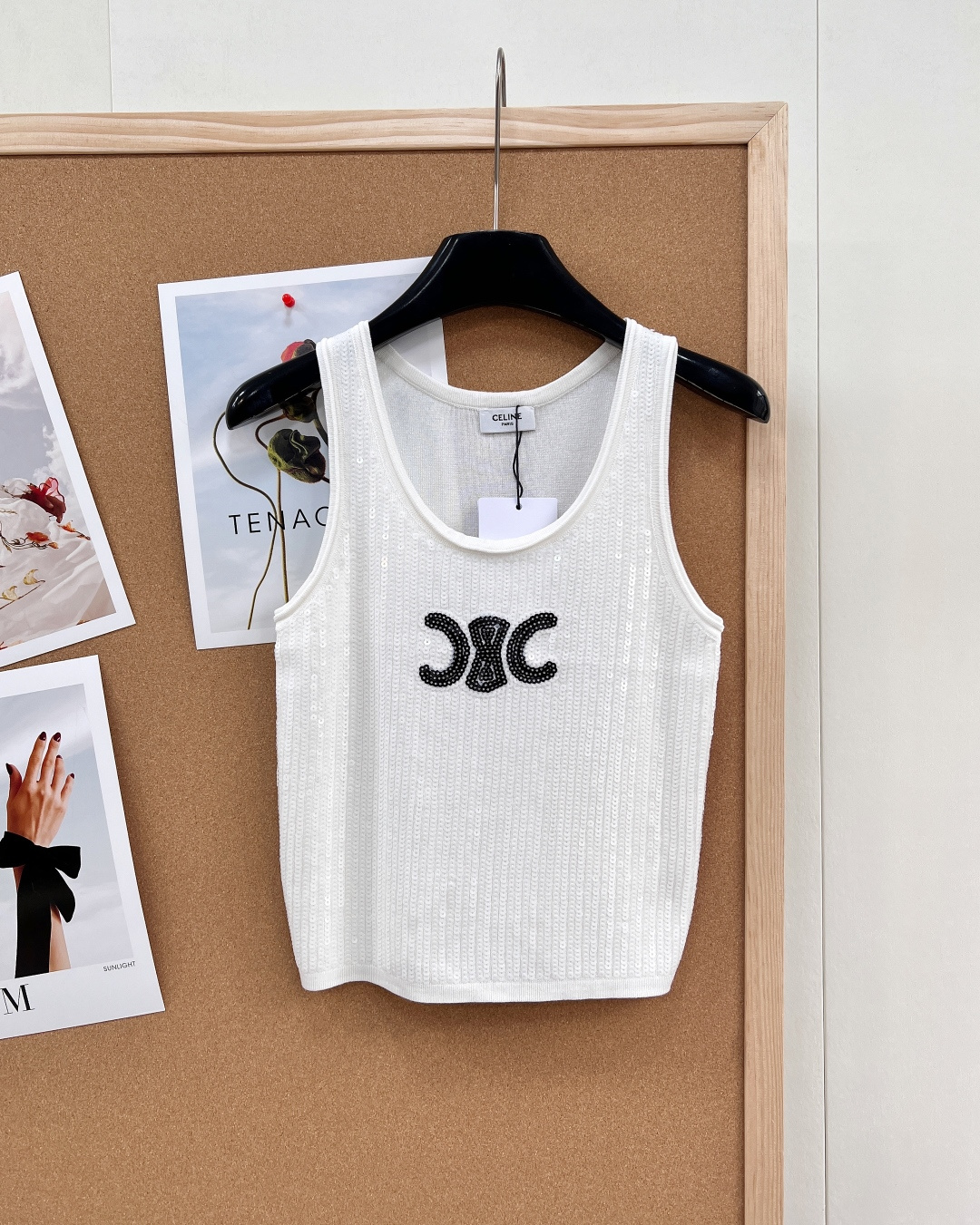 NO:751629,Celine 26 new early spring contrasting jacquard sequined knitted vest. The classic round neck fits the neck line, and the neat sleeveless tailoring modifies the shoulder and neck lines, adapting to various body shapes. The contrasting jacquard texture throughout the body is well-proportioned, with hidden design ingenuity in simplicity. The iconic letter logo on the chest is embellished, low-key highlighting the brand style.  Heavy sequin decoration embellishes the texture, and the light shines when you walk, breaking the monotony and adding a sense of sophistication; the soft and waxy knitted fabric is skin-friendly and breathable, making it refreshing to wear alone in early spring, and layered with a coat to add layering. It is available in three colors of black, white and pink, which is versatile and can be used for commuting, leisure, and dating. It can easily unlock the French fashion sense. Complete three standards, three colors are outstanding!  Size sml code,,celine,jackets & coats,19860909Celine 26早春新款撞色提花亮片针织背心 经典圆领贴合颈部线条,利落无袖剪裁修饰肩颈线条,适配各种身形；通体撞色提花纹理错落有致,简约中暗藏设计巧思,胸前标志性字母logo点缀,低调彰显品牌格调. 重工亮片装饰点缀肌理间,行走间流光溢彩,打破单调增添精致感；软糯针织面料亲肤透气,早春单穿清爽,叠穿外套层次感拉满. 黑白粉三色可选,百搭不挑人,通勤、休闲、约会多场景皆可驾驭,轻松解锁不费力的法式时髦感.三标齐全,三色出！ 尺码sml 编码,,celine,jackets & coats,,Women's clothing