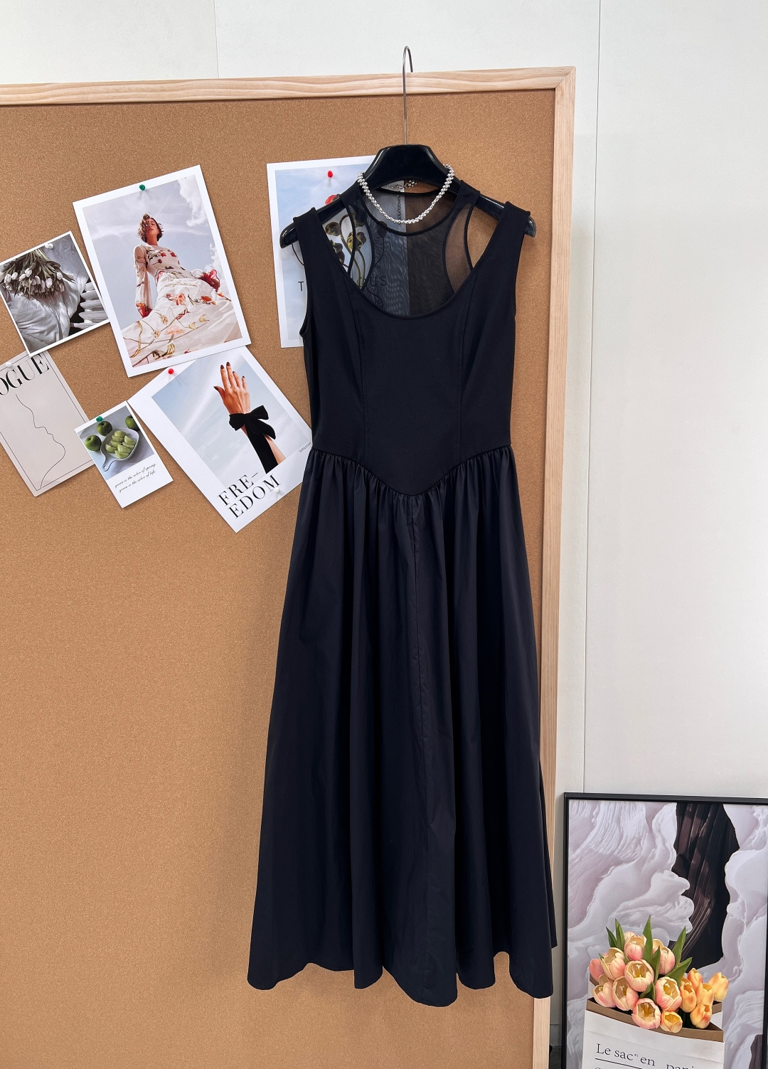 NO:752055,JORYA Zhuoya fake two-piece sleeveless slim-waisted long dress, fake two-piece splicing design, simple matte texture on the front, see-through mesh back + rhinestone round neck, exquisite and layered, low-key and hidden secrets. Sleeveless and sharp shoulders and neck, high waist cut to optimize proportions, large skirt draped and elegant, slimming and covering the flesh, the long version is full of aura.  The original custom-made fabric has a stylish upper body that is not soft, has good drape, and is flexible and elegant when walking. It is suitable for both daily and formal occasions. It can be easily worn to create a high-end atmosphere. Large quantities are available!  size sml code,,skirts,19860909JORYA卓雅假两件无袖修腰长款连衣裙,假两件拼接设计,前片简约哑光质感,后背网纱透视+水钻圆领,精致又有层次感,低调中暗藏小心机. 无袖利落显肩颈,高收腰剪裁优化比例,大裙摆垂坠飘逸,显瘦遮肉,长款版型气场十足. 原版定制的面料,上身有型不软塌,垂感好,行走间灵动优雅,日常与正式场合都适配.轻松穿出高级氛围感.大货出！ 尺码sml 编码,,skirts,,Women's clothing