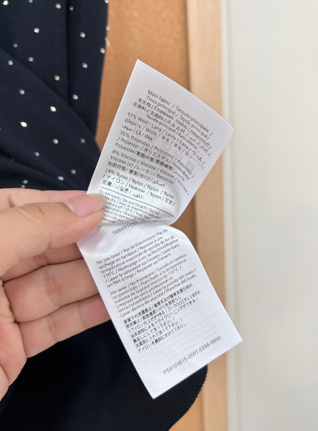 🆕Valentino华伦天奴烫钻字母徽标贴片针织背心，- 全身满幅细钻点缀，低调闪耀，自带精致光泽感- 