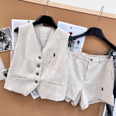 🆕Ralph Lauren新款亚麻刺绣马甲短裤套装,浅燕麦亚麻肌理,自带清冷高级感V领马甲+高腰短裤,利 🆕Ralph Lauren新款亚麻刺绣马甲短裤套装,浅燕麦亚麻肌理,自带清冷高级感V领马甲+高腰短裤,利