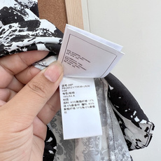 🆕CHANEL新款26SS早春系列水墨印花无袖背心裙。- 经典水墨印花:黑白撞色花纹,如写意水墨画般深浅 🆕CHANEL新款26SS早春系列水墨印花无袖背心裙。- 经典水墨印花:黑白撞色花纹,如写意水墨画般深浅