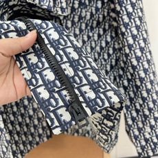 🆕 DIOR 经典老花Oblique提花面料连帽夹克冲锋衣外套💫绝对是本系列中最爆的款 没有之一!经典 🆕 DIOR 经典老花Oblique提花面料连帽夹克冲锋衣外套💫绝对是本系列中最爆的款 没有之一!经典