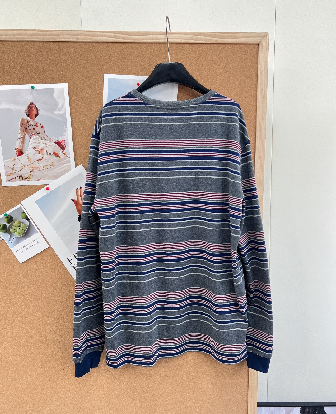 🆕Miumiu2025新款字母贴片廓形条纹长袖，定制YB斜纹全棉材质，质感光泽，弹力十足，圆领长袖上衣裁