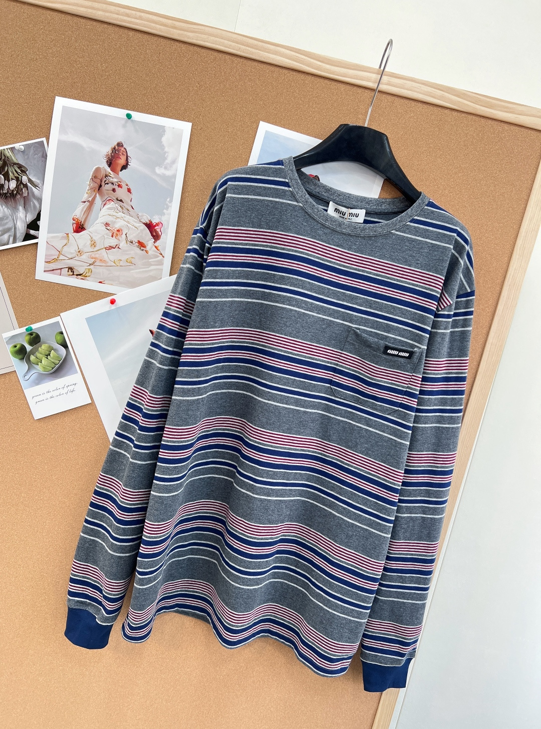 🆕Miumiu2025新款字母贴片廓形条纹长袖，定制YB斜纹全棉材质，质感光泽，弹力十足，圆领长袖上衣裁
