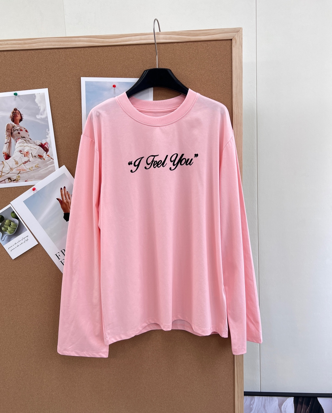 NO:761529,Acne Studios 2026 new Valentine's Day limited edition | I Feel You long-sleeved T-shirt. Gentle pink and blue contrasting colors, simple black printing, full of high-end feel. Pure cotton fabric is soft and breathable, loose fit is not flattering to the figure. The ribbed neckline is durable and does not deform, it is lazy to wear alone, and versatile to wear inside. Limited sale, fashion and collection are both online, full of atmosphere!  All three standards are complete, and the goods will be shipped in large quantities!  Size sml code A,,acne studios,dior,tees,t-shirt,19860909Acne Studios 2026新款情人节限定｜I Feel You长袖T恤. 温柔粉蓝撞色,简约黑色印花,高级感十足 纯棉面料柔软透气,宽松版型不挑身材 罗纹领口耐穿不变形,单穿慵懒、内搭百搭 限定发售,时尚与收藏双在线,氛围感拉满！三标齐全,大货出！ 尺码sml 编码A,,acne studios,dior,tees，t-shirt,,Women's clothing