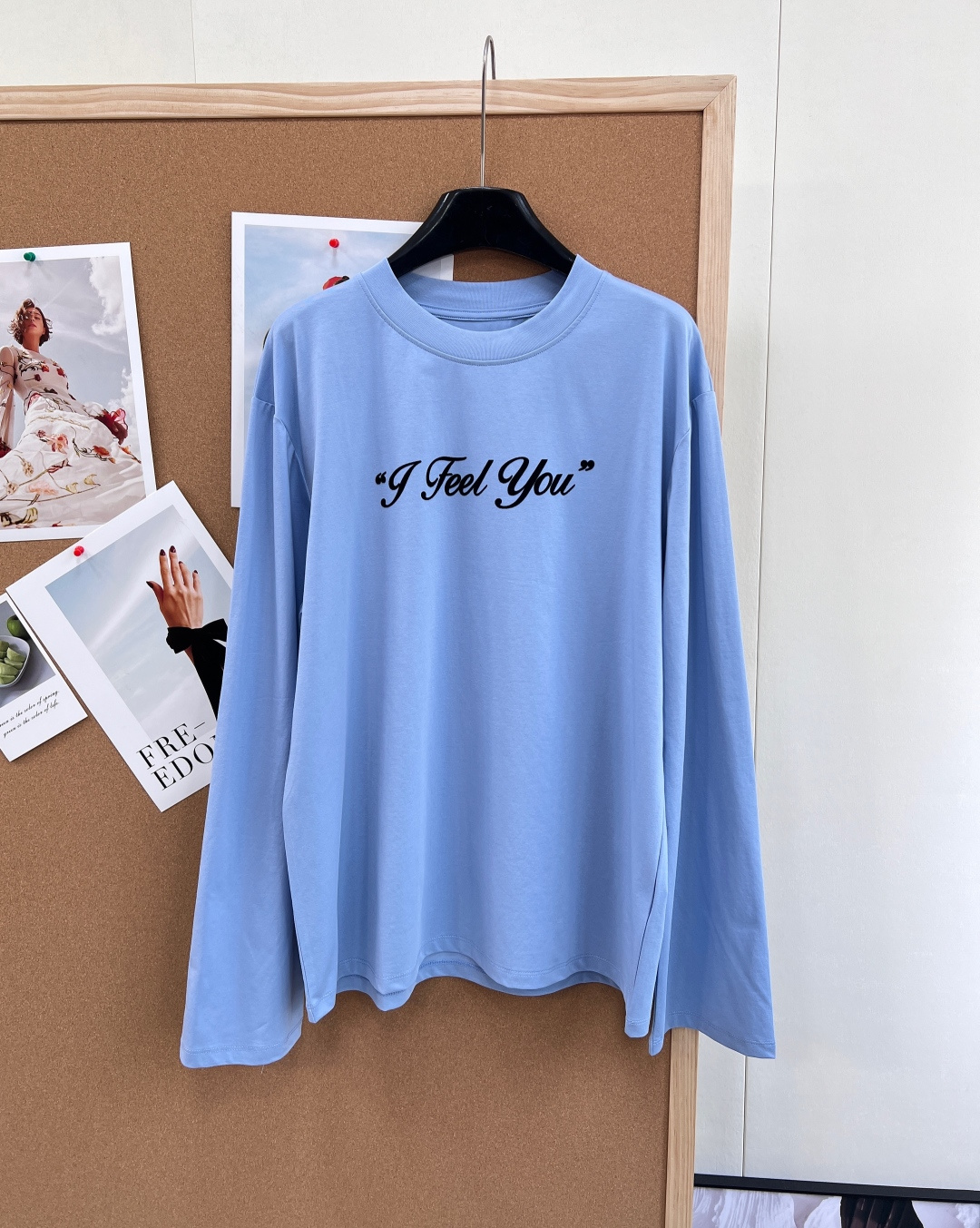 NO:761522,Acne Studios 2026 new Valentine's Day limited edition | I Feel You long-sleeved T-shirt. Gentle pink and blue contrasting colors, simple black printing, full of high-end feel. Pure cotton fabric is soft and breathable, loose fit is not flattering to the figure. The ribbed neckline is durable and does not deform, it is lazy to wear alone, and versatile to wear inside. Limited sale, fashion and collection are both online, full of atmosphere!  All three standards are complete, and the goods will be shipped in large quantities!  Size sml code,acne studios,dior,tees,t-shirt,19860909Acne Studios 2026新款情人节限定｜I Feel You长袖T恤. 温柔粉蓝撞色,简约黑色印花,高级感十足 纯棉面料柔软透气,宽松版型不挑身材 罗纹领口耐穿不变形,单穿慵懒、内搭百搭 限定发售,时尚与收藏双在线,氛围感拉满！三标齐全,大货出！ 尺码sml 编码,,acne studios,dior,tees，t-shirt,,Women's clothing