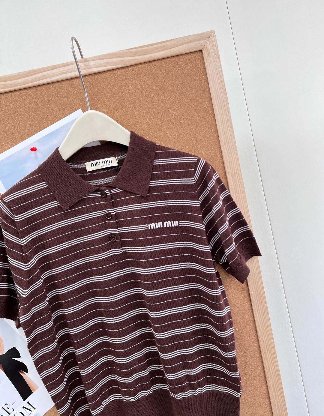 🆕 MIU MIU 字母焦糖色🤎条纹P薄款Polo针织衫短袖细羊毛面料 超级轻薄 夏天穿完全不会热！！信