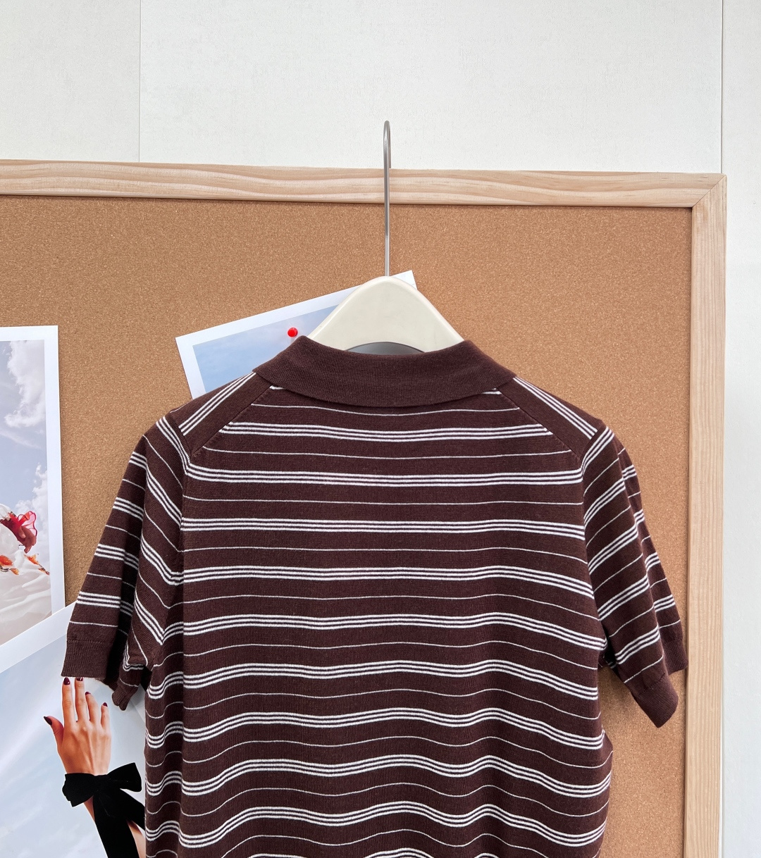 🆕 MIU MIU 字母焦糖色🤎条纹P薄款Polo针织衫短袖细羊毛面料 超级轻薄 夏天穿完全不会热！！信