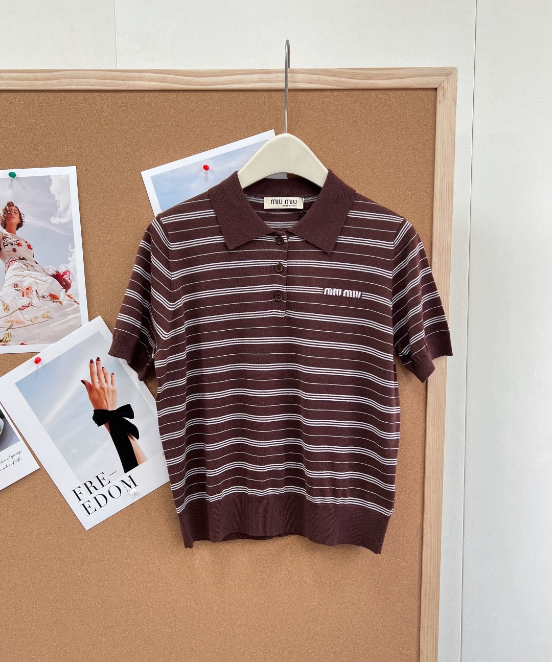🆕 MIU MIU 字母焦糖色🤎条纹P薄款Polo针织衫短袖细羊毛面料 超级轻薄 夏天穿完全不会热！！信