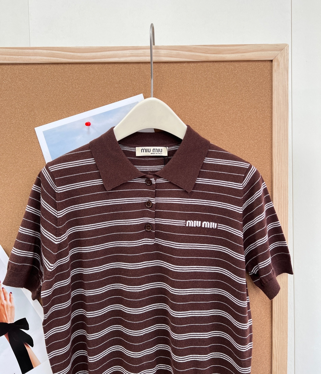 🆕 MIU MIU 字母焦糖色🤎条纹P薄款Polo针织衫短袖细羊毛面料 超级轻薄 夏天穿完全不会热！！信