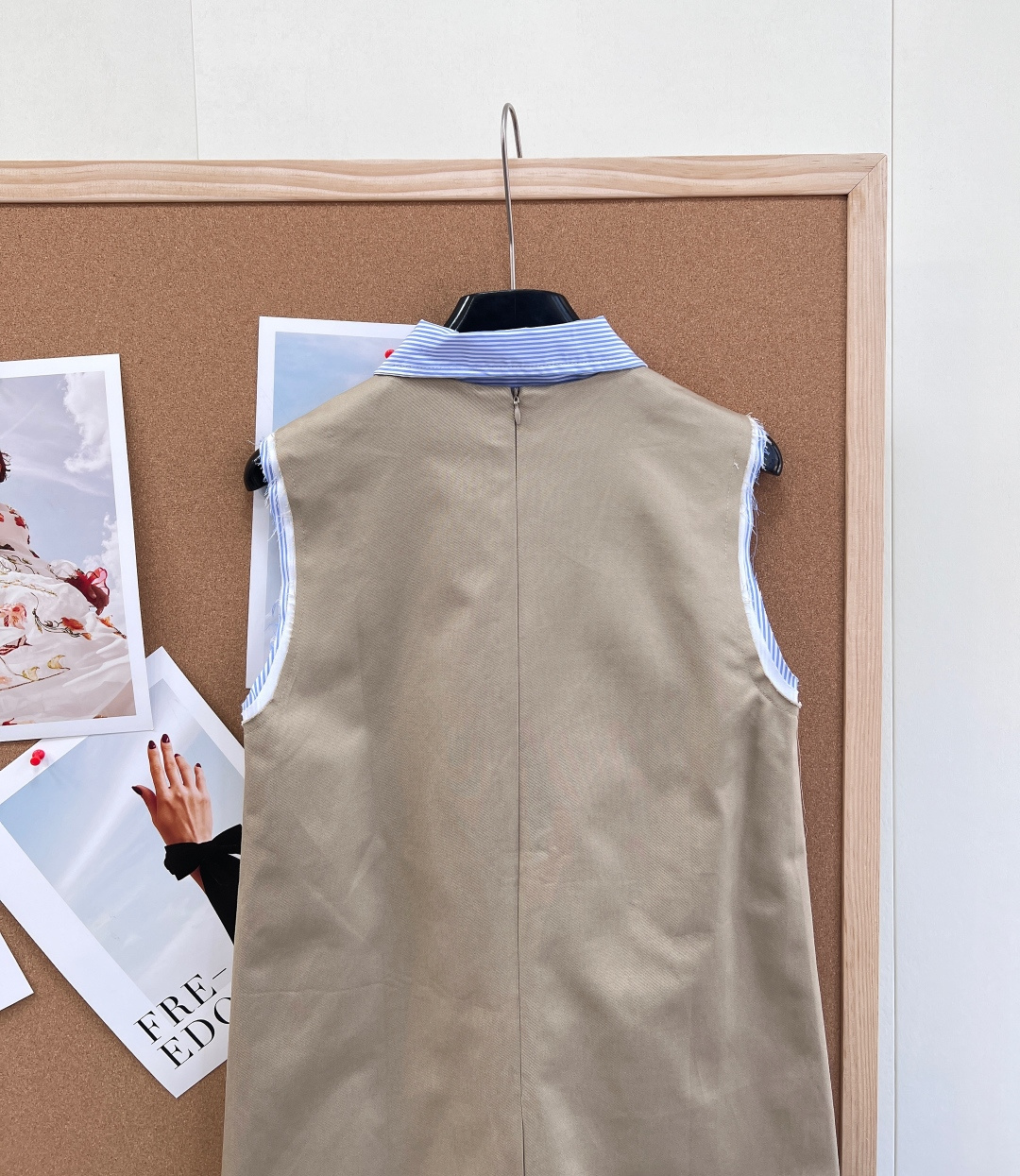 🆕Miu Miu 2026早春🉑️自由拆卸Polo领无袖连衣裙。- 复古Polo领拼接：🉑️拆卸蓝白条纹