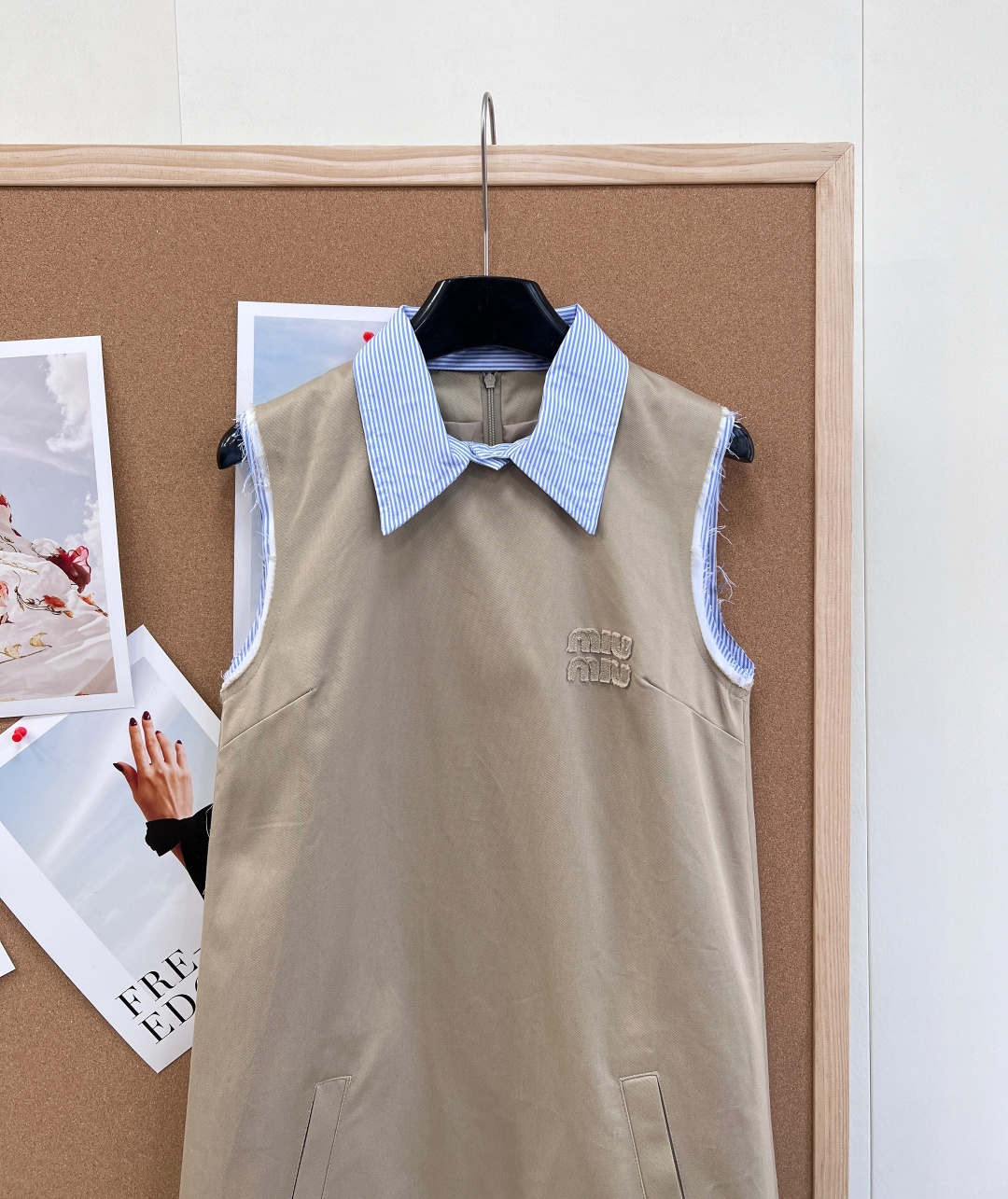 🆕Miu Miu 2026早春🉑️自由拆卸Polo领无袖连衣裙。- 复古Polo领拼接：🉑️拆卸蓝白条纹