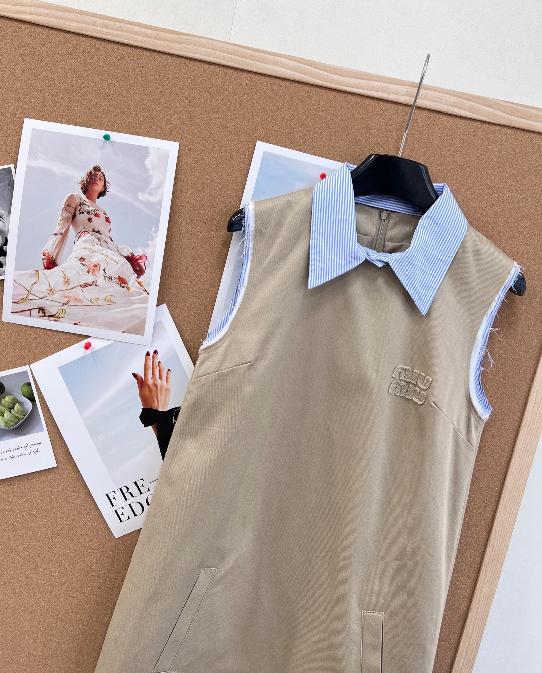 🆕Miu Miu 2026早春🉑️自由拆卸Polo领无袖连衣裙。- 复古Polo领拼接：🉑️拆卸蓝白条纹