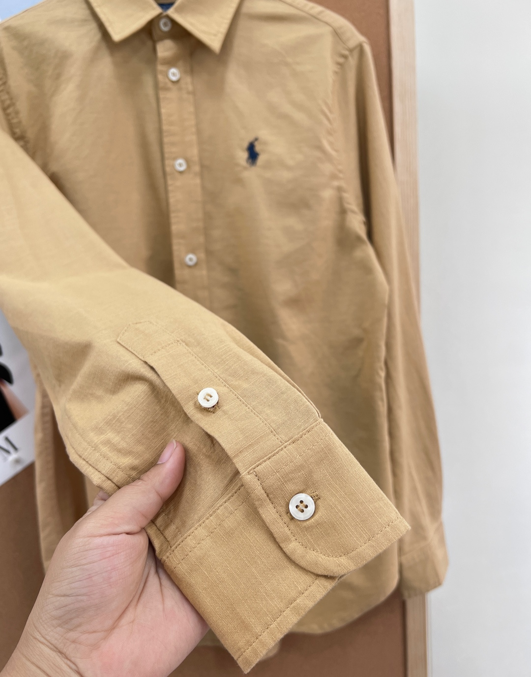 🆕 Ralph Lauren拉夫劳伦小马刺绣衬衫面料采用高级定制定染的棉麻材质 还进行了水洗处理 洗完面