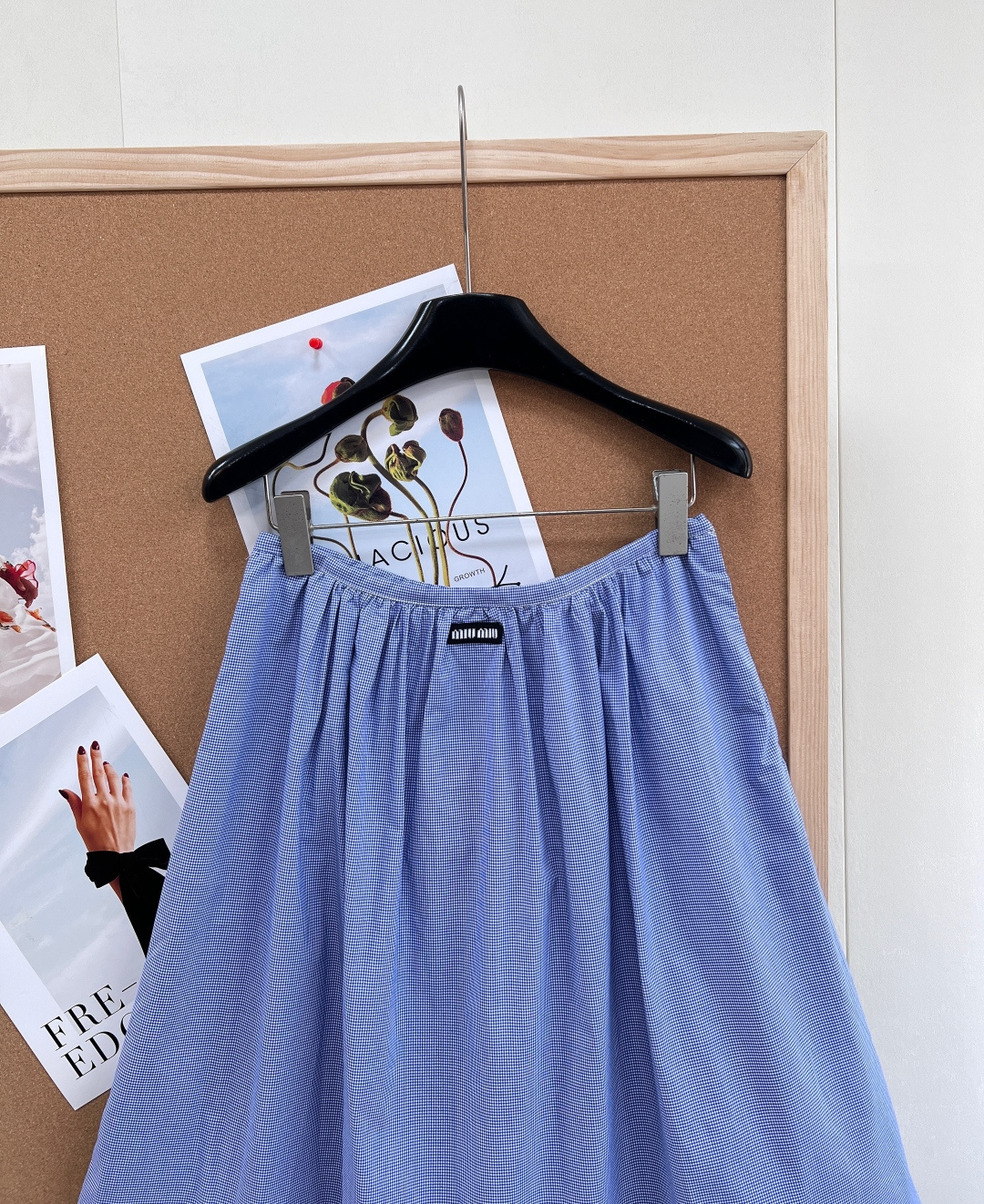 🆕Miu Miu 新款蓝格纹花边A字短裙。miu系少女感的元气担当，复古甜妹本命单品！- 清新蓝细格纹面